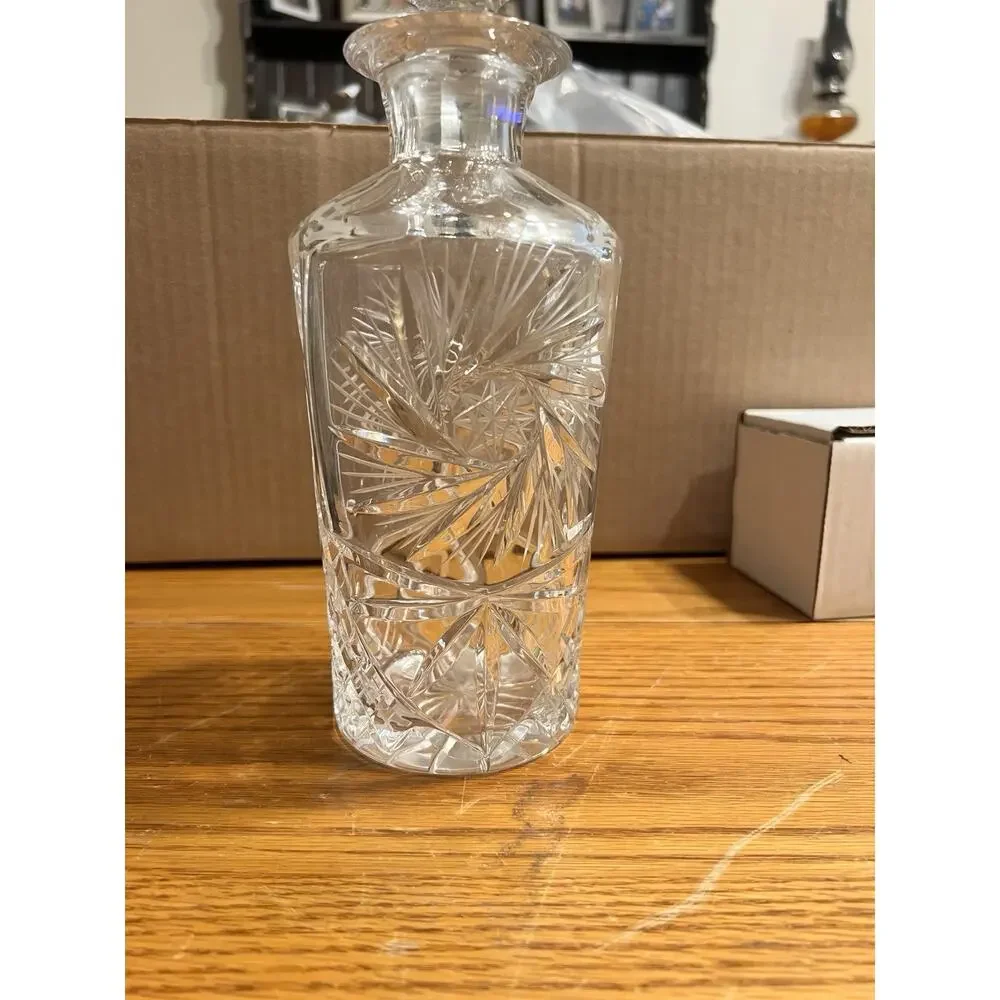 VTG. Crystal Glass Cut Liquor Decanter & Stopper. Sleek Whiskey Bourbon